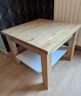 Meubles une table basse en bois