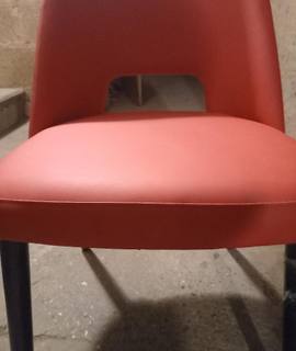 Meubles chaise rouge , et chaise en bois
