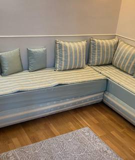 Meubles banqiettes en tres bon état.