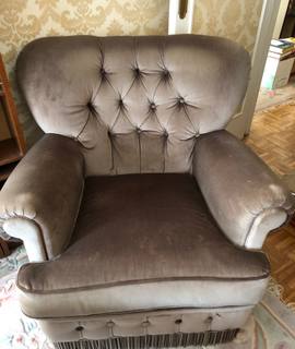 Meubles deux fauteuils Chesterfield