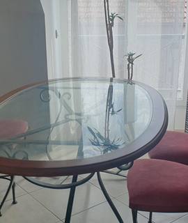 Meubles table et chaises de salle a manger