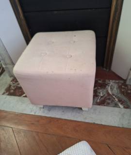 Meubles pouf à venir récupérer sur place.