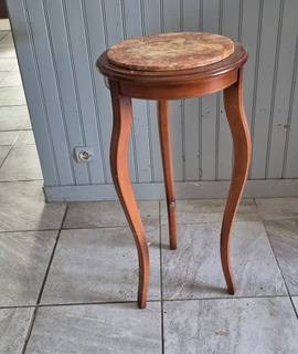 Meubles deux guéridons avec dessus marbre