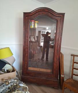 Meubles uRGENT CAUSE DEMENAGEMENT DONNE Très jolie Vitrine Acajou vitre biseautee.