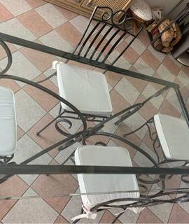 Meubles Table de salle à manger et 4 chaises en fer forgé et plateau verre