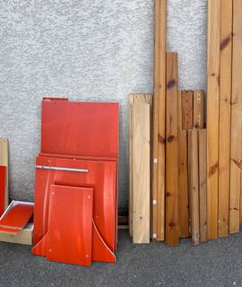 Meubles 1 bureau enfant et un lit en hauteur