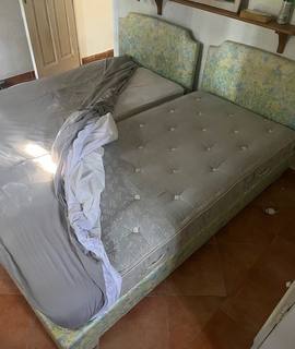Meubles deux matelas et sommiers 90, encore bien utilisables!