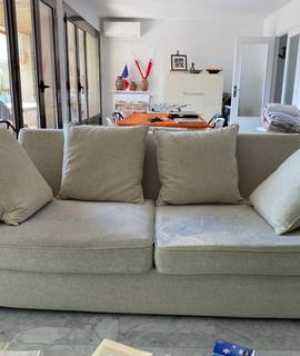 Meubles en l’état 1 divan, 2 velos routes