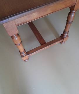 Meubles table en chêne + 4 chaises