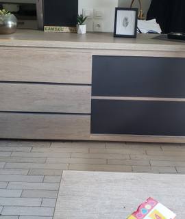 Meubles un bahut  une table