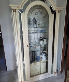 Meubles 2 vitrines identiques laquées écru style Art Déco