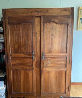 Meubles plusieurs buffets et armoires anciens