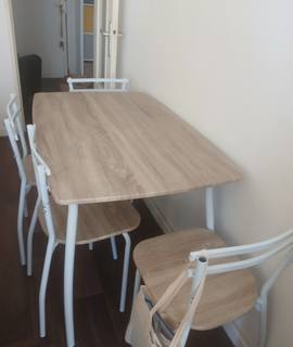 Meubles table et 4 chaises+3 chaises de bar+ bibliothèque+ commode+lampe de chevet+lampe