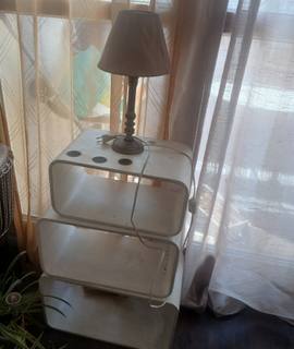 Meubles meubles étagères + lampe de chevet