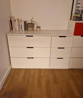 Meubles une commode IKEA blanche, en excellent état