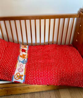 Meubles lit bébé en bois massif + matelas