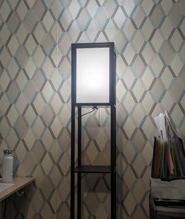 Meubles lampe avec étagères à Rosny-sous-Bois