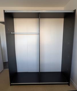 Meubles une armoire IKEA très bon état