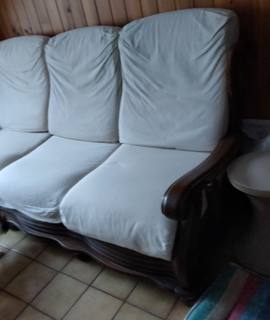 Mobilier un canapé 3 places en bon état