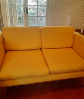 Mobilier canapé 2 places bon état