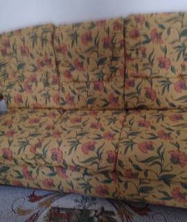 Mobilier canapé lit en très bonne état pas de trace ni tache