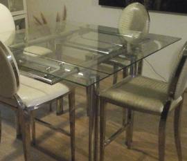Mobilier table haute et 4 chaises.