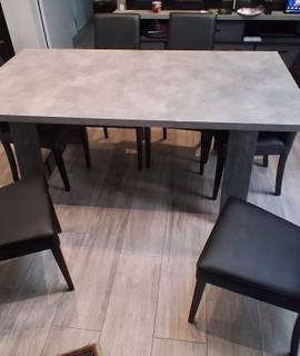 Mobilier table de salle à manger plus six chaises