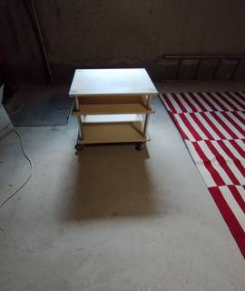 Mobilier meuble sur roulettes