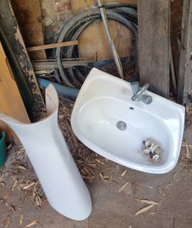 Mobilier lavabo en bon état