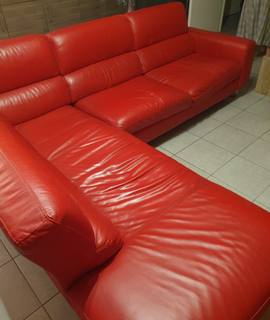 Mobilier un canapé.  Bon état