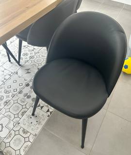 Mobilier chaises semi cuir noir