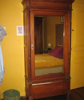 Mobilier armoire à glace ancienne. 4 étagères, un grand tiroir, dimensions: 210/95/47.