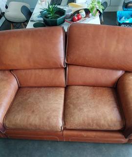 Mobilier canapé en cuir bon état