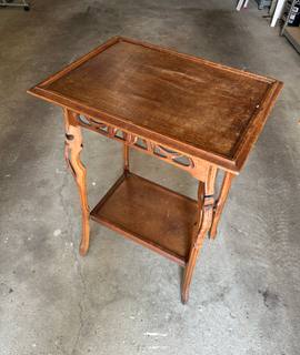Mobilier petite table en bois
