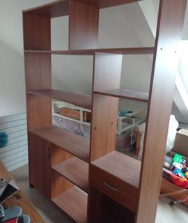 Mobilier meuble bibliothèque , aspect bois, bon état