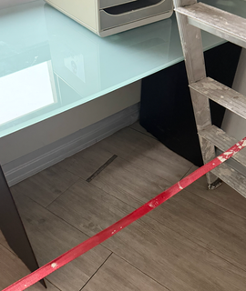 Mobilier bureau plateau verre / pieds metal bon état