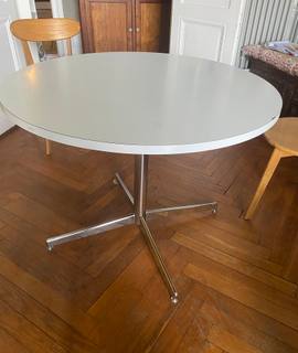 Mobilier table ronde en formica