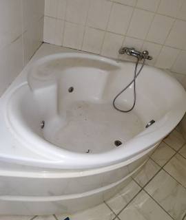 Mobilier baignoire balnéo d'angle