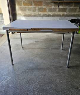 Mobilier table