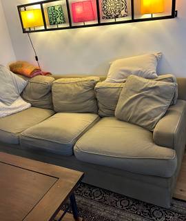 Mobilier un canapé avec les coussins