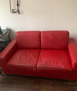 Mobilier canapé en cuir rouge 2 personne