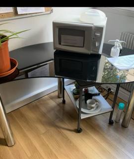 Mobilier 2 tables en verre noir