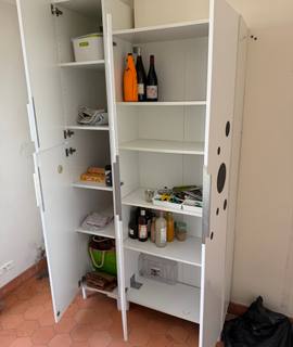 Mobilier ensemble de meubles à étagères IKEA blanc avec portes laquées blanches