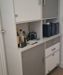 Mobilier un meuble de cuisine des années 2000.