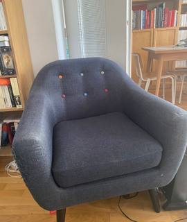 Mobilier ce fauteuil confortable à rénover – À venir chercher