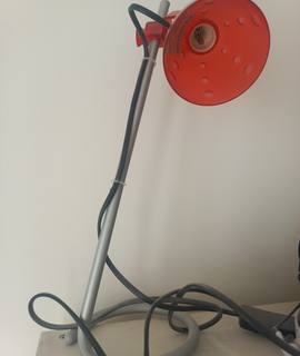 Mobilier lampe rouge de bureau
