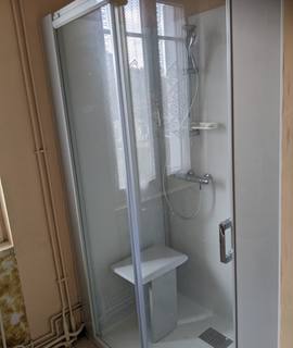 Mobilier douche avec siège 75 x 116cm