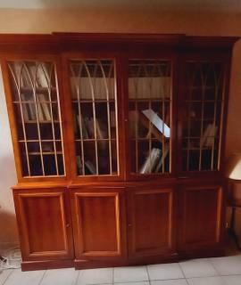 Mobilier nombreux meubles de qualité et  livres à enlever sur place: cause déménagement.
