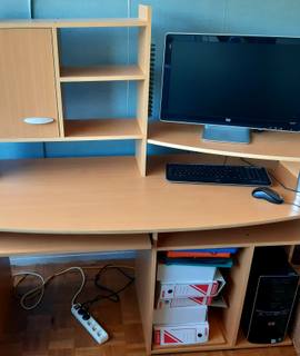 Mobilier bureau informatique.