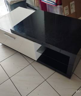Mobilier TABLE BASSE A VENIR CHERCHER avant le 13 novembre 2025